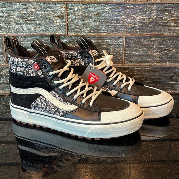 Vans Shoes - NEW Vans Hightop Skate Shoes Daisy Suede Sk8-Hi MTE-2 Black Floral Flowers